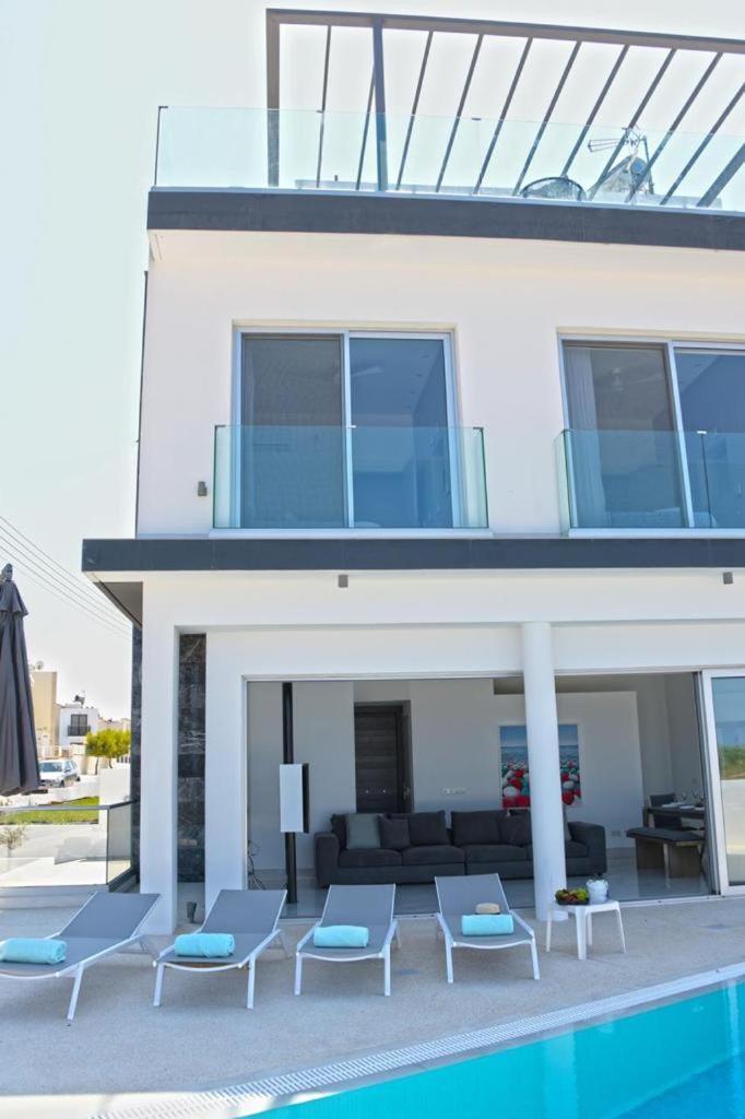 Seaside Luxury Villa Paralimni Exterior foto